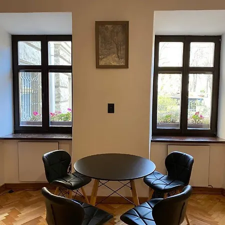 Багатомісні Апартаменти На Арсенальній Lviv Exterior photo