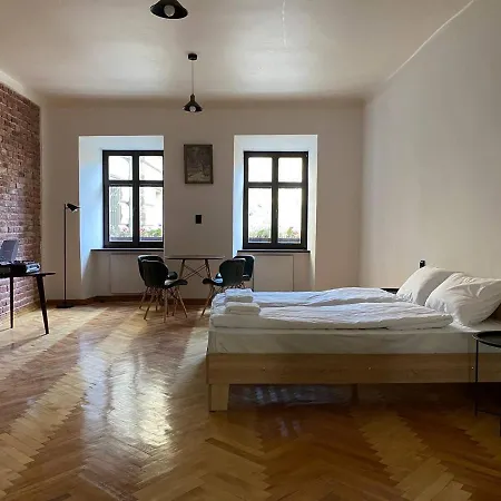 Багатомісні Апартаменти На Арсенальній Lviv Exterior photo